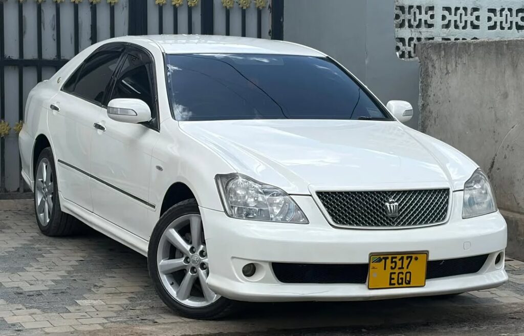 For Sale Toyota Crown 2005 in Dar es Salaam