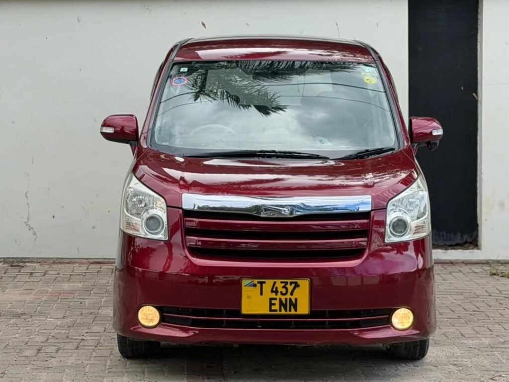 Toyota Noah bei poa sokoni Dar es Salaam Tanzania
