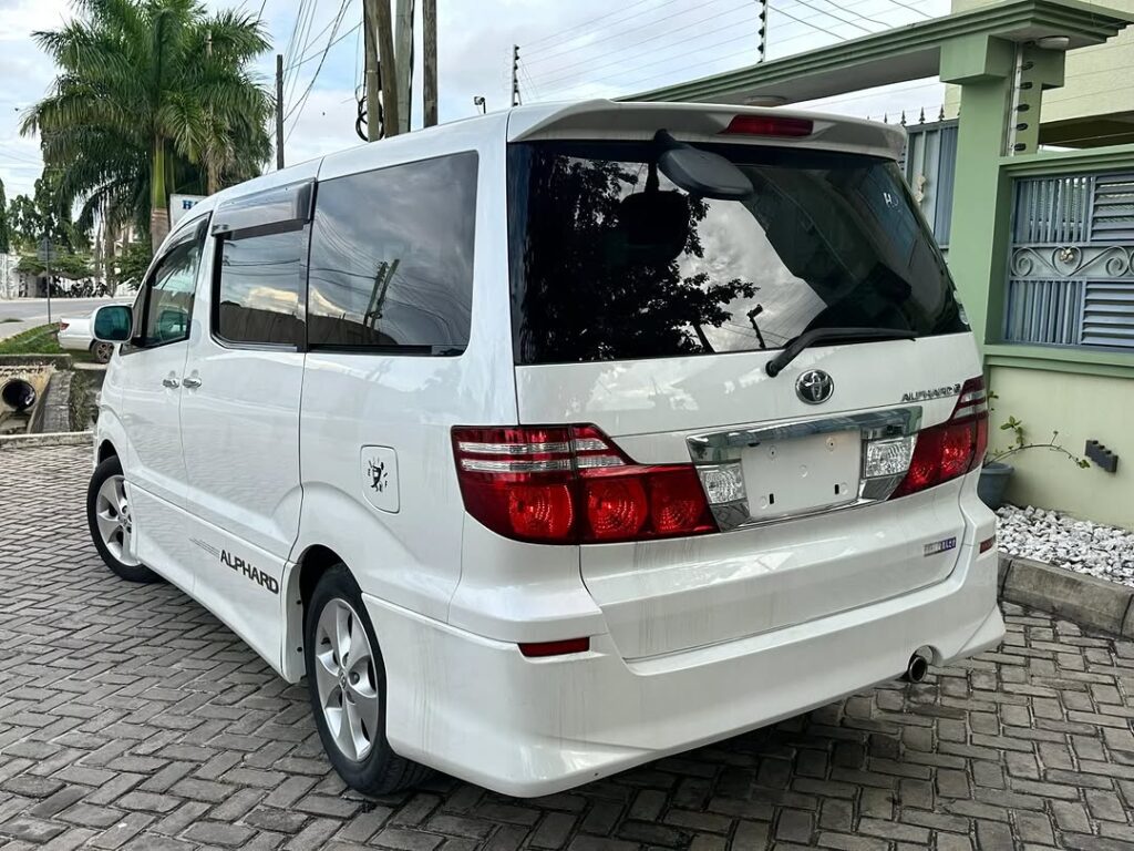 Toyota Alphard bei poa sokoni Dar es Salaam Tanzania