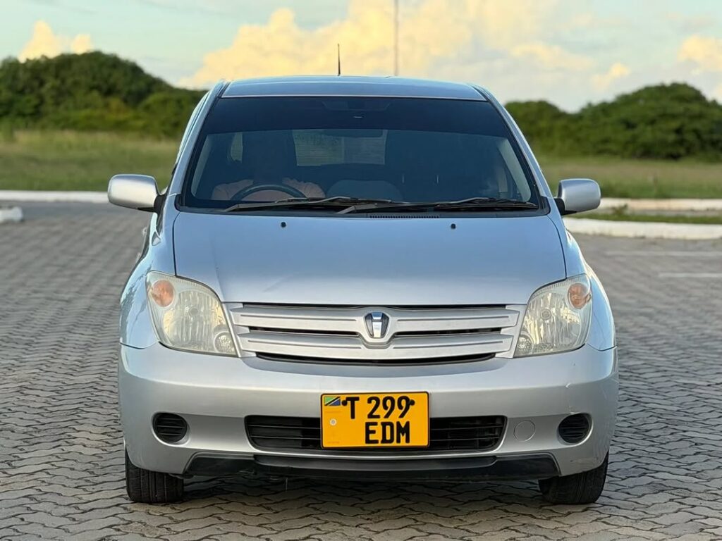 Price Toyota IST 2004 for Sale in Dar es Salaam