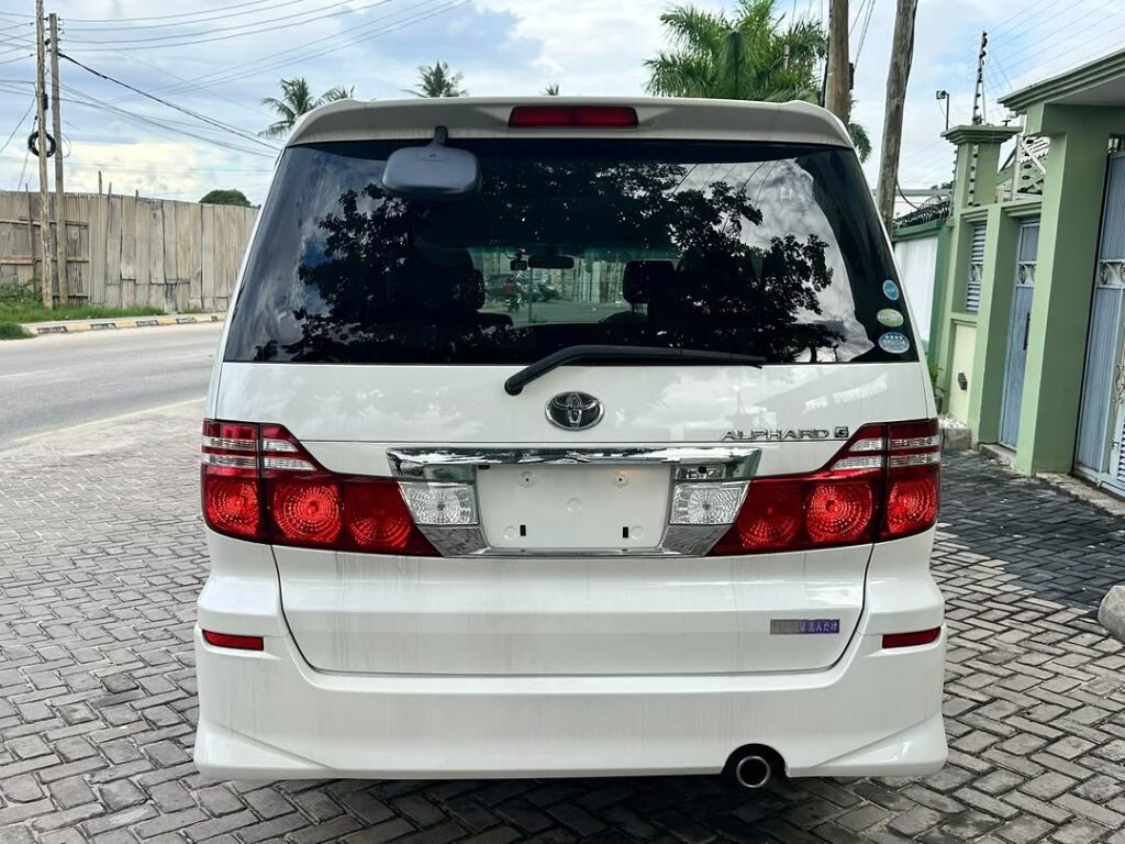 Magari Sokoni Toyota Alphard ya Bei Poa 2007