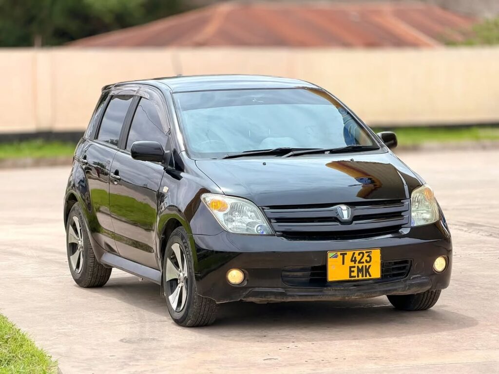 Magari IST 2004 lipo Dar es Salaam