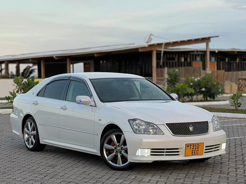 Price Of Toyota Crown 2004 for Sale in Tanzania