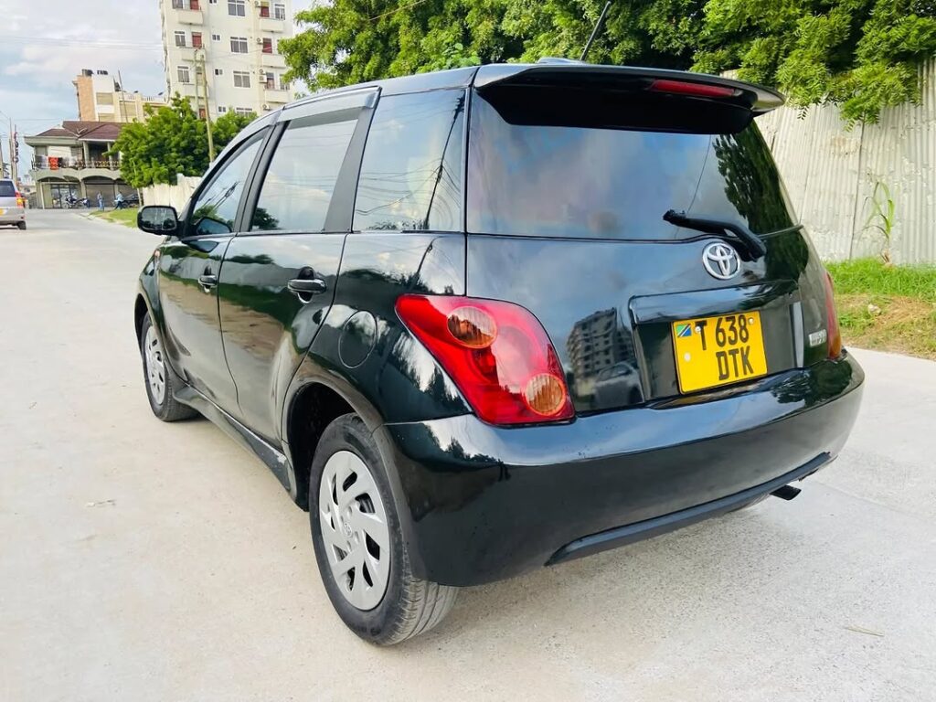 Toyota IST 2003 Inauzwa Dar es Salaam Tanzania