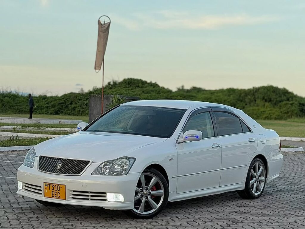 Buy Toyota Crown 2004 for Sale in Dar es Salaam