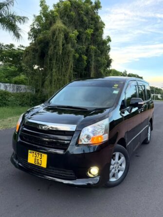 Bei Ya Toyota Noah 2009 Sokoni Dar es Salaam Tanzania