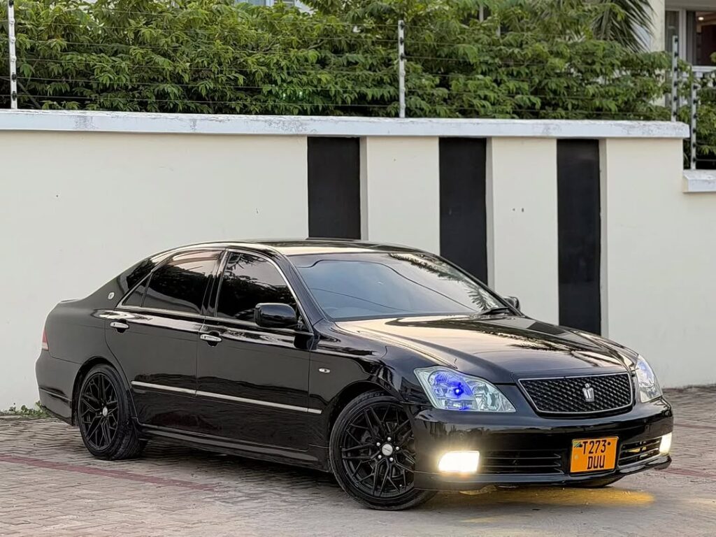 Toyota Crown 2004 Inauzwa Dar es Salaam Tanzania