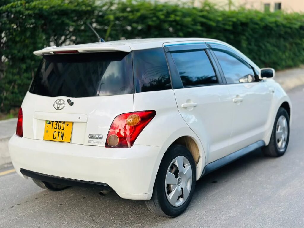 Magari IST 2002 lipo Dar es Salaam