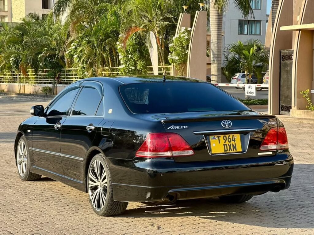 Toyota Crown 2006 Inauzwa Dar es Salaam Tanzania