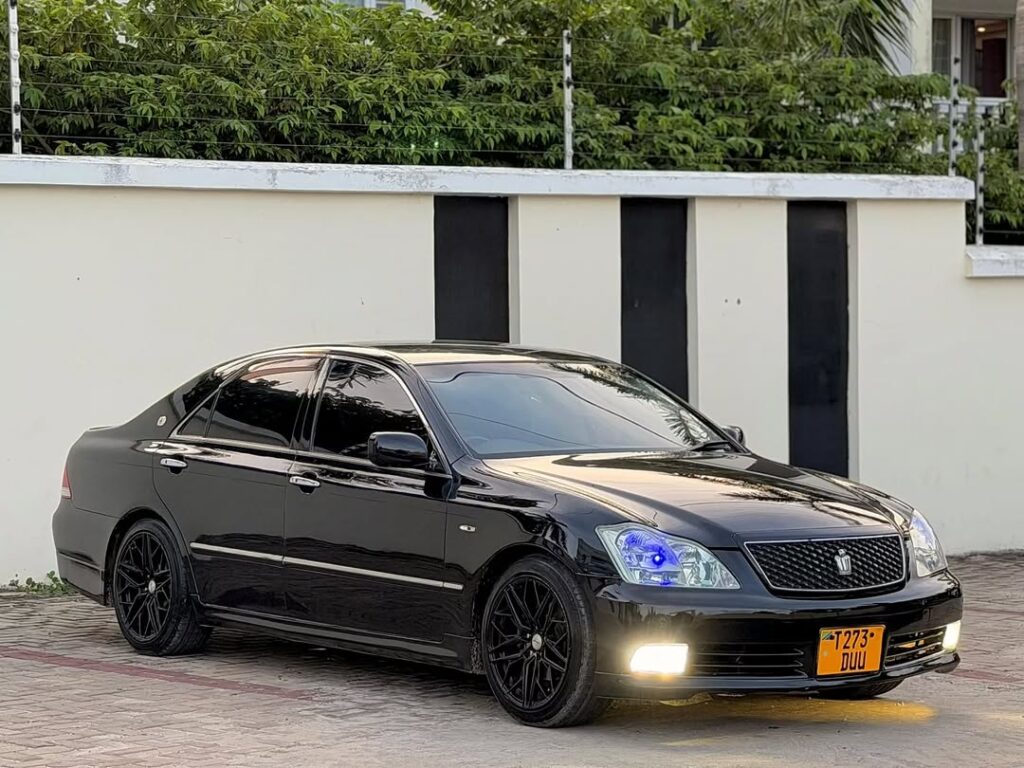 Toyota Crown 2004 Inauzwa Dar es Salaam Tanzania