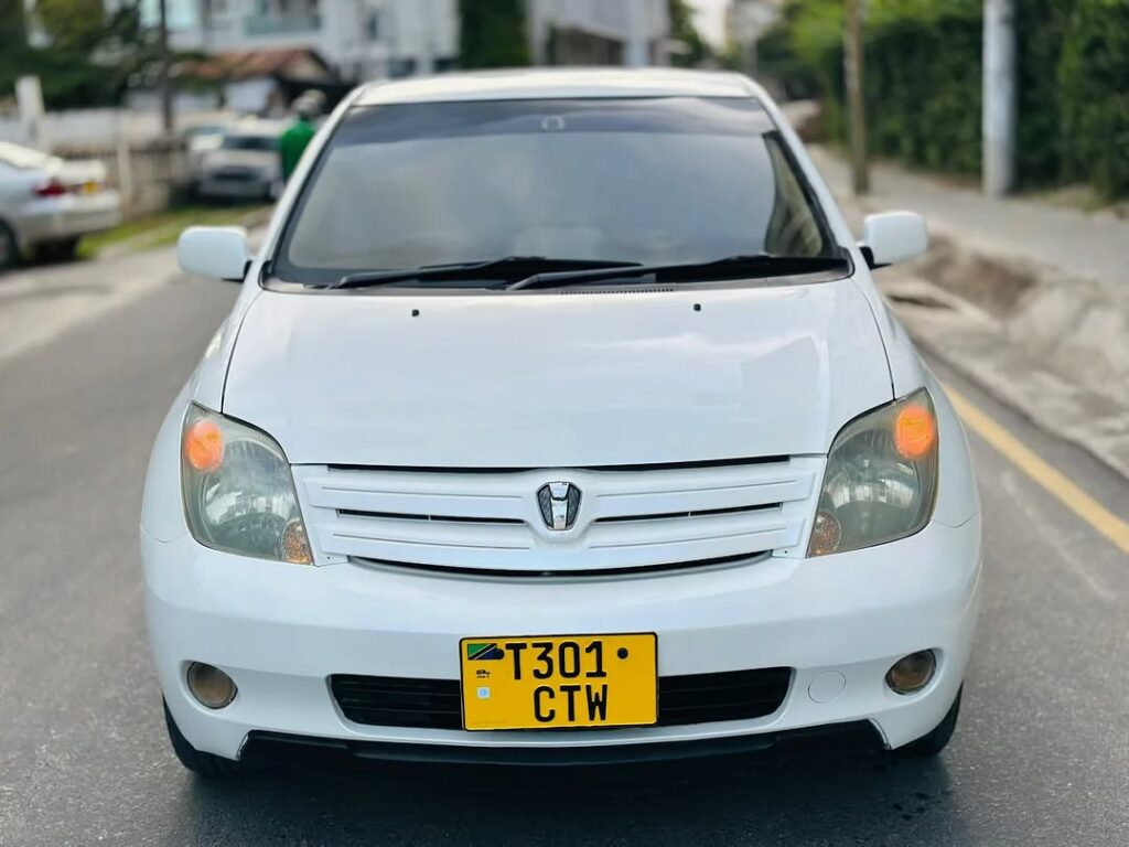 Toyota IST bei poa sokoni Dar es Salaam Tanzania