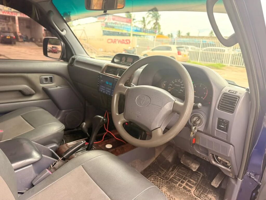 Magari Land Cruiser Prado 2004 lipo Dar es Salaam
