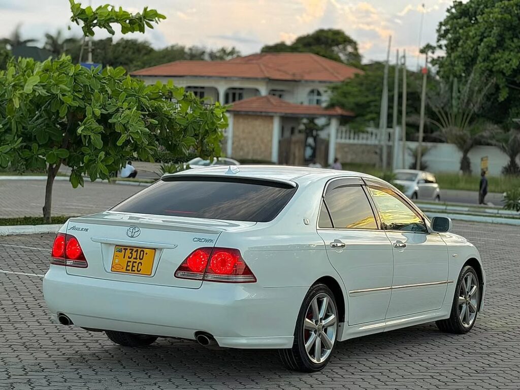 Toyota Crown 2004 for Sale in Dar es Salaam