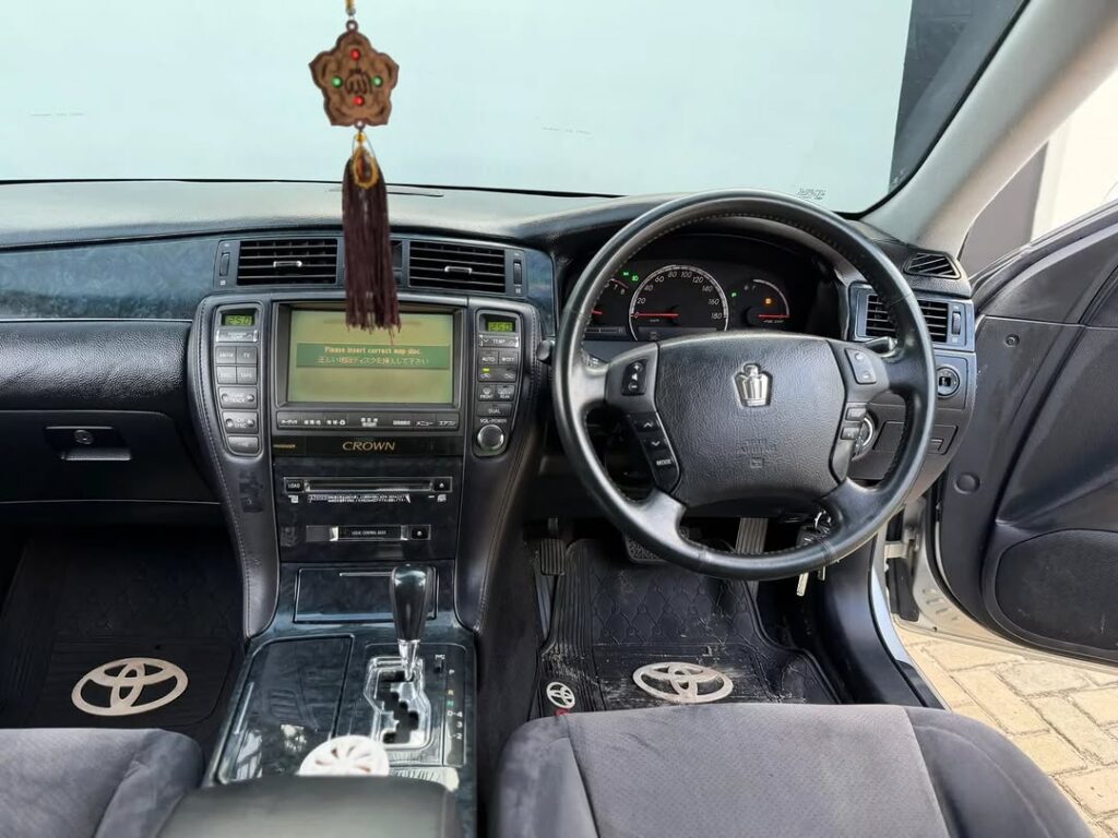 Price Of Toyota Crown 2005 for Sale in Tanzania