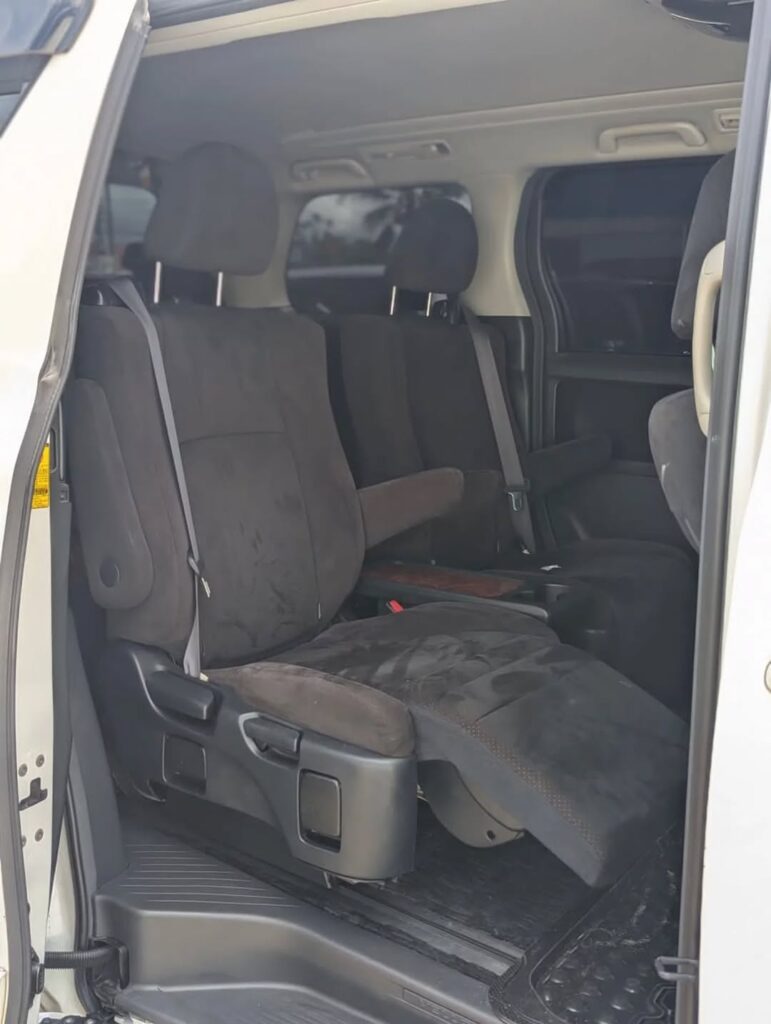Price Toyota Vellfire 2010 for Sale in Dar es Salaam