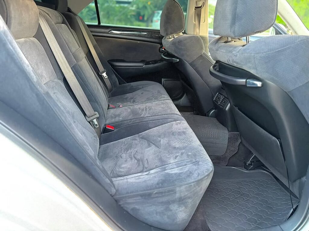 For Sale Toyota Crown 2004 in Dar es Salaam