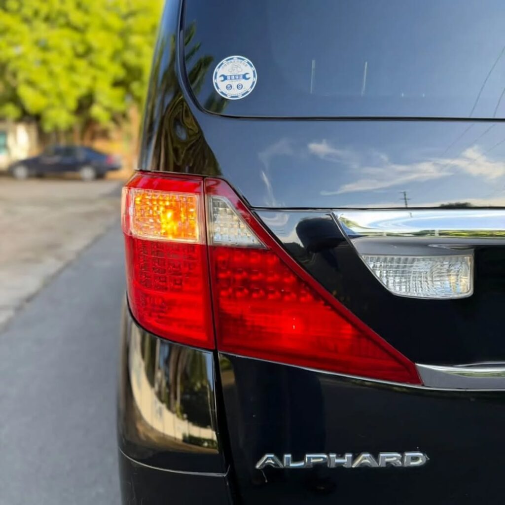 Toyota Alphard bei poa sokoni Dar es Salaam Tanzania