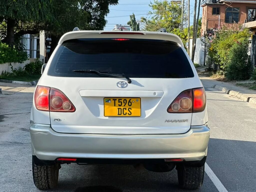 Magari Sokoni Toyota Harrier ya Bei Poa 2001