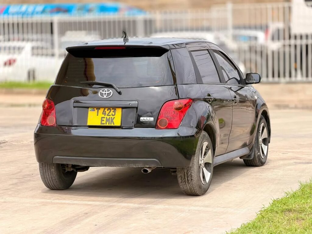 Magari Used Toyota IST 2004 Dar es Salaam Tanzania