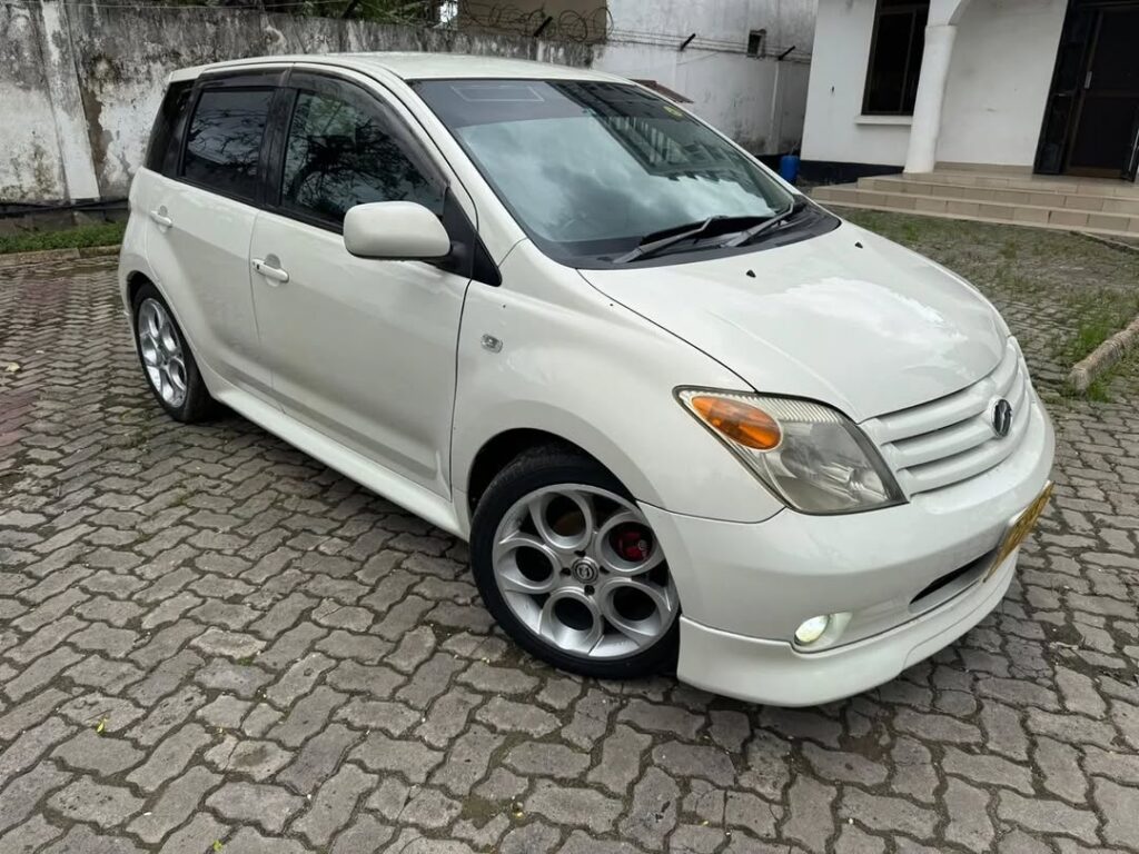 Toyota IST 2005 Inauzwa Dar es Salaam Tanzania