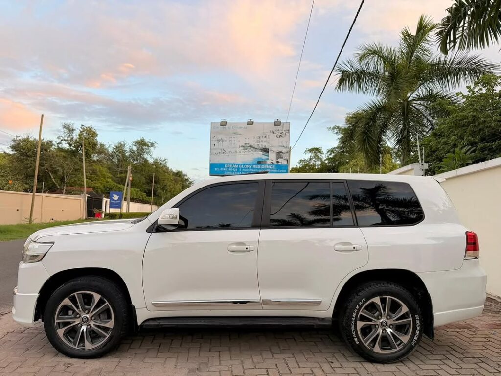 Toyota Land Cruiser V8 2009 for Sale in Dar es Salaam