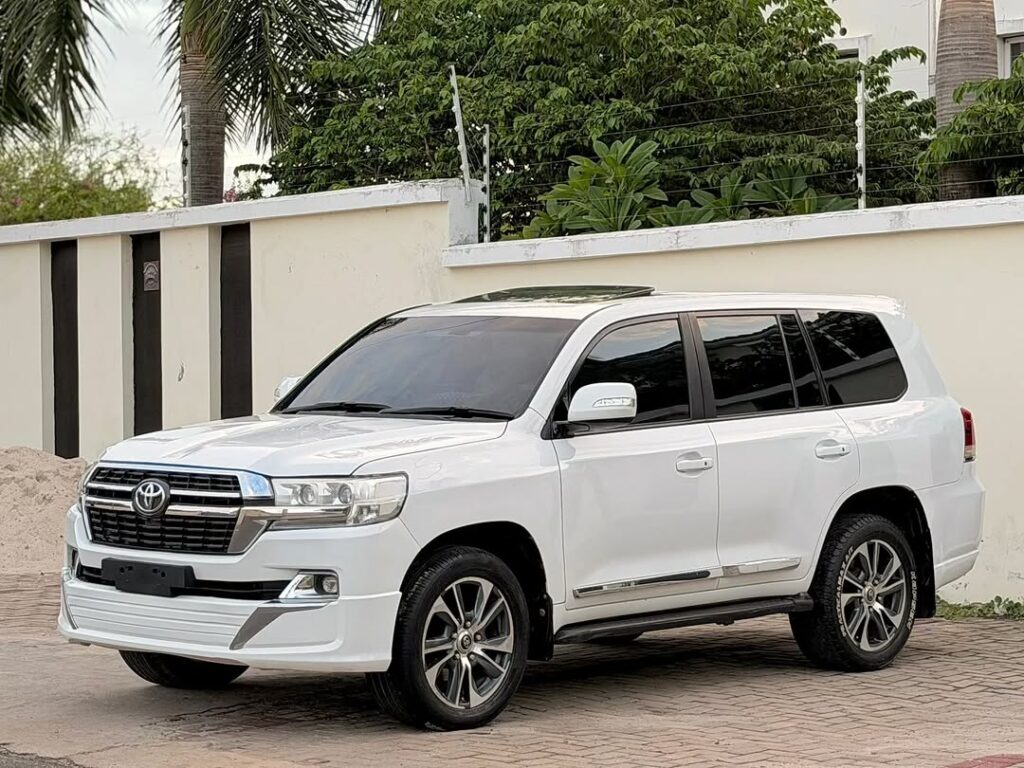 Used Toyota Land Cruiser V8 2009 for Sale in Dar es Salaam