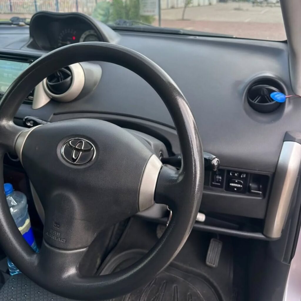 Toyota IST bei poa sokoni Dar es Salaam Tanzania