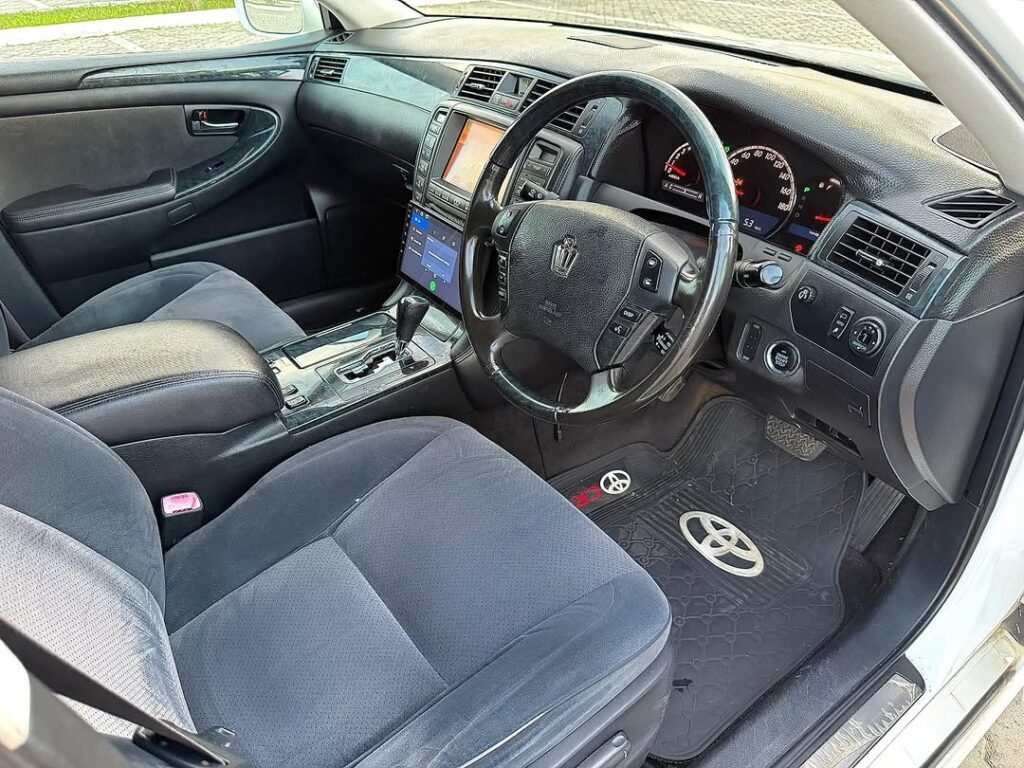 Buy Toyota Crown 2004 for Sale in Dar es Salaam