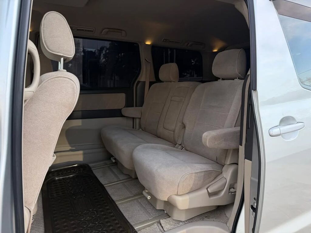 Magari Sokoni Toyota Alphard ya Bei Poa 2004