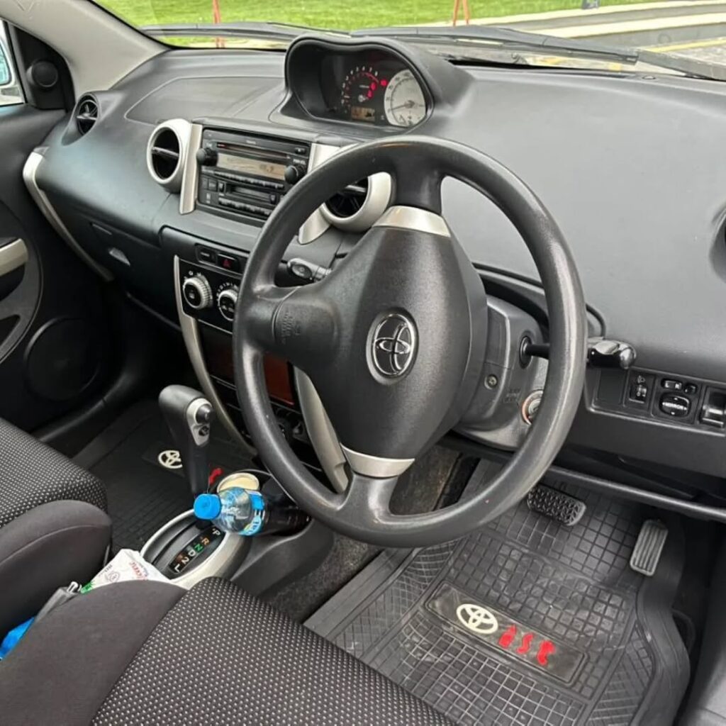 Toyota IST 2005 Inauzwa Dar es Salaam Tanzania