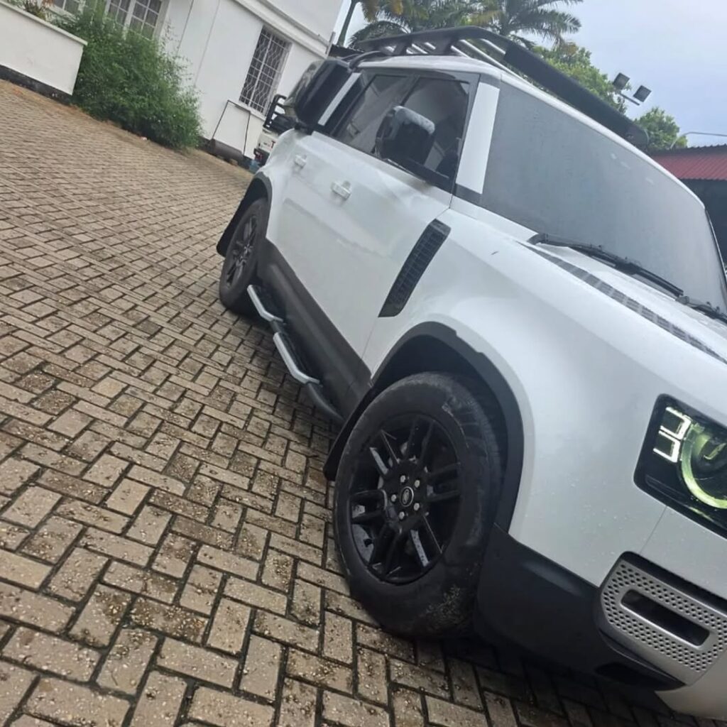 Magari Sokoni Land Rover Defender ya Bei Poa 2022