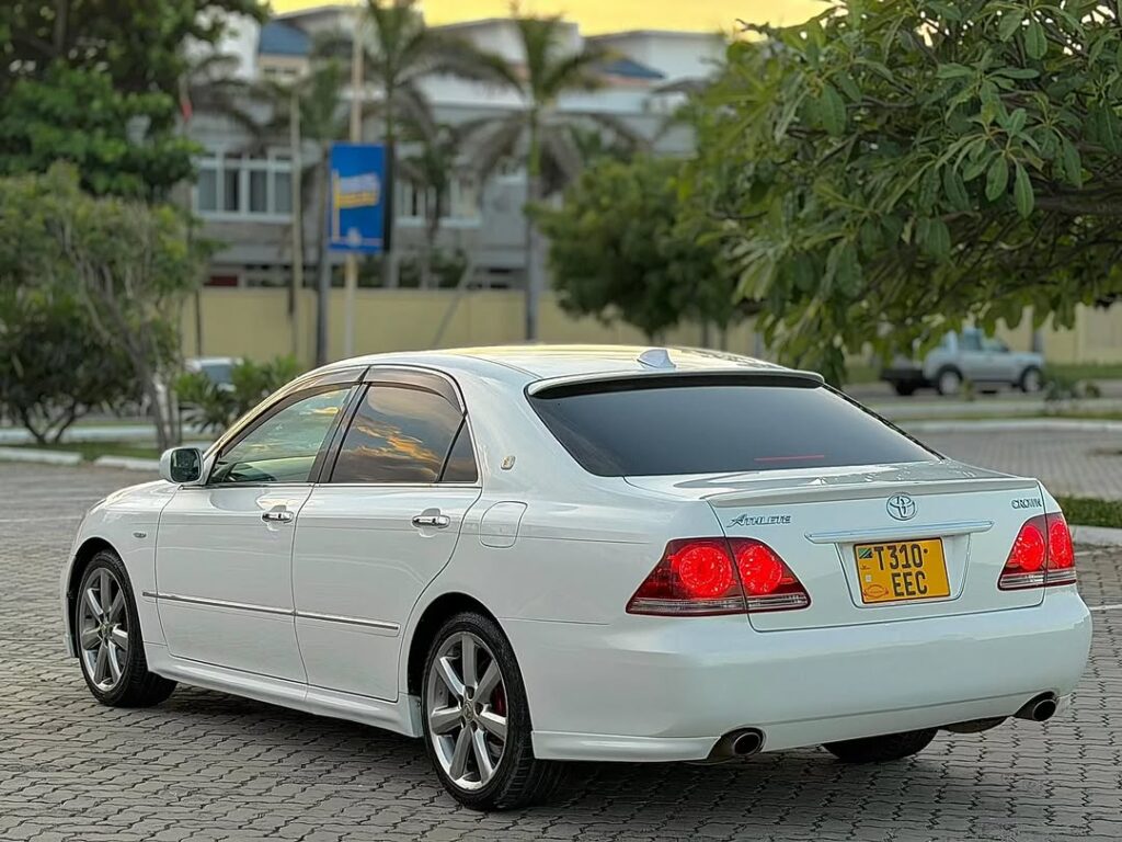 Used Toyota Crown 2004 for Sale in Dar es Salaam