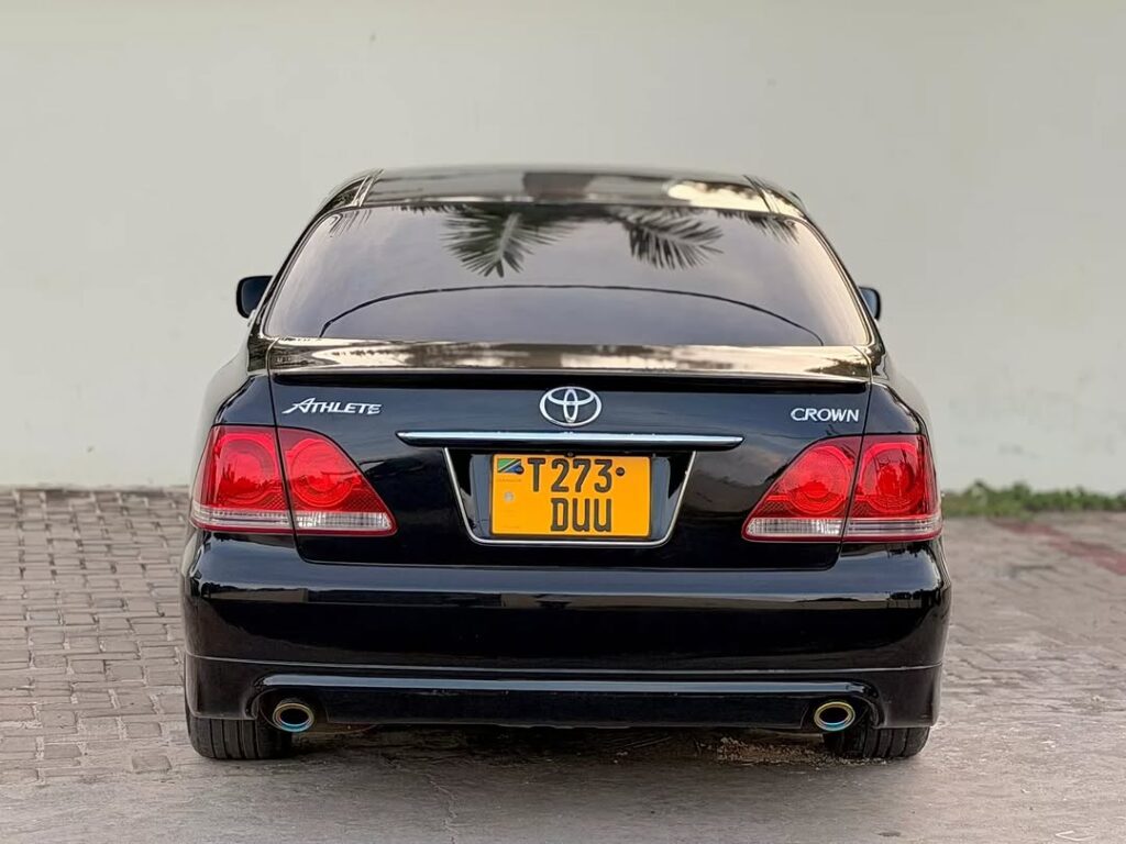 Magari Sokoni Toyota Crown ya Bei Poa 2004
