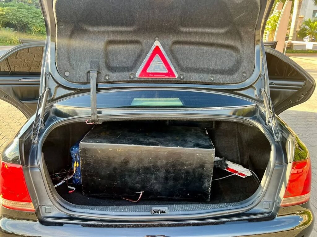 Magari Used Toyota Crown 2006 Dar es Salaam Tanzania