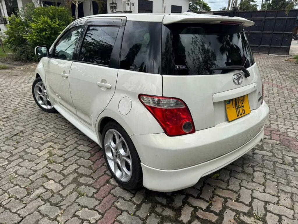Magari Used Toyota IST 2005 Dar es Salaam Tanzania