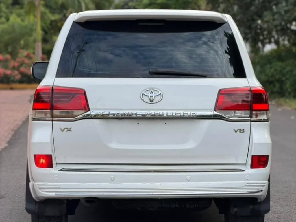 Magari Used Toyota Land Cruiser V8 2009 Dar es Salaam Tanzania