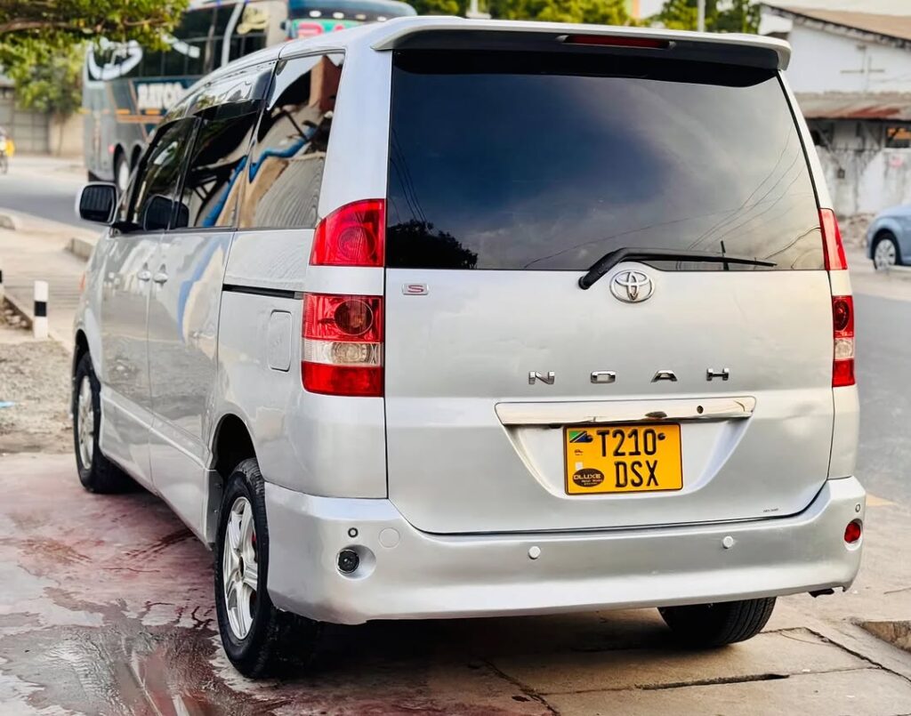 For Sale Toyota Noah 2003 in Dar es Salaam
