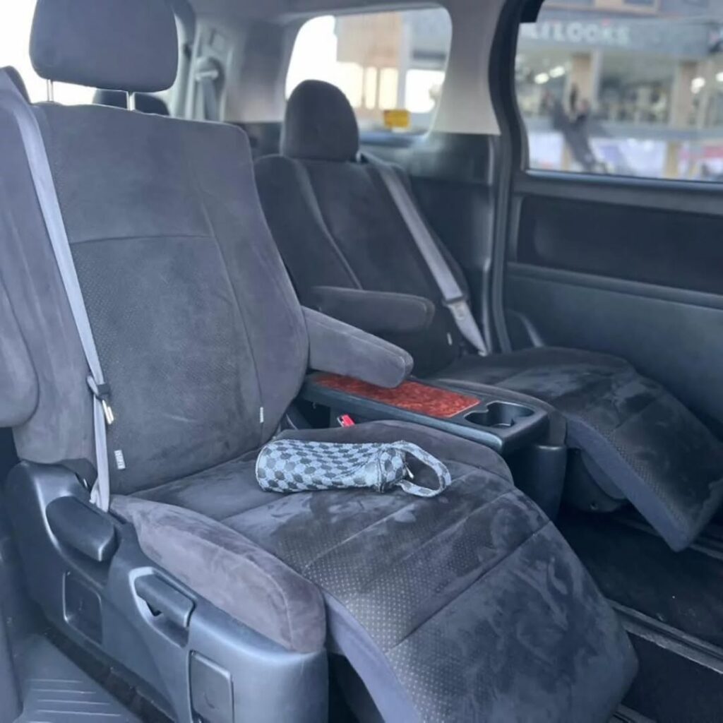 Used Toyota Vellfire 2010 for Sale in Dar es Salaam
