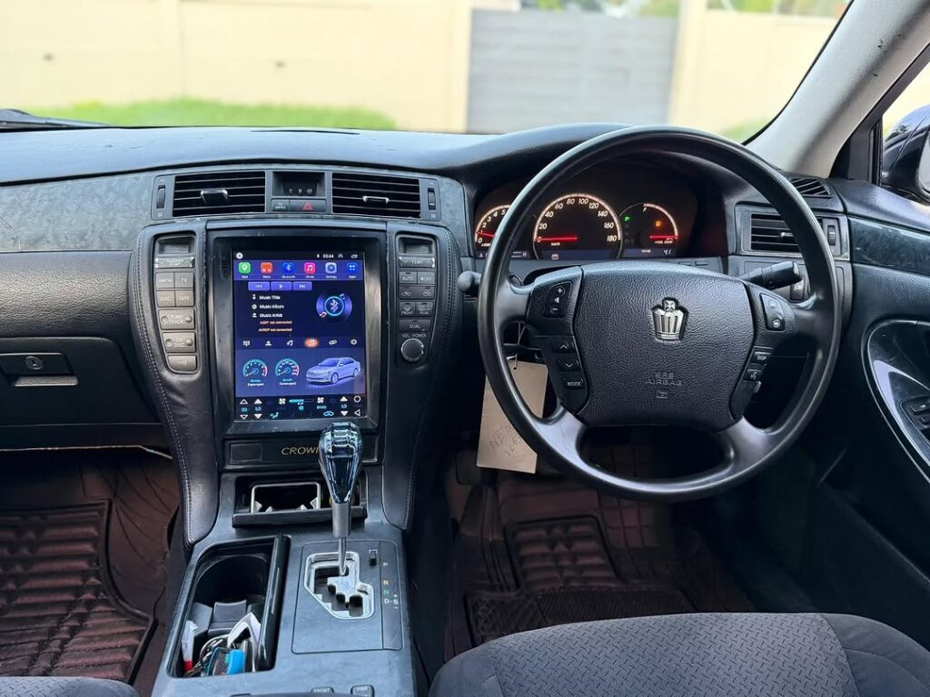 Magari Used Toyota Crown 2004 Dar es Salaam Tanzania