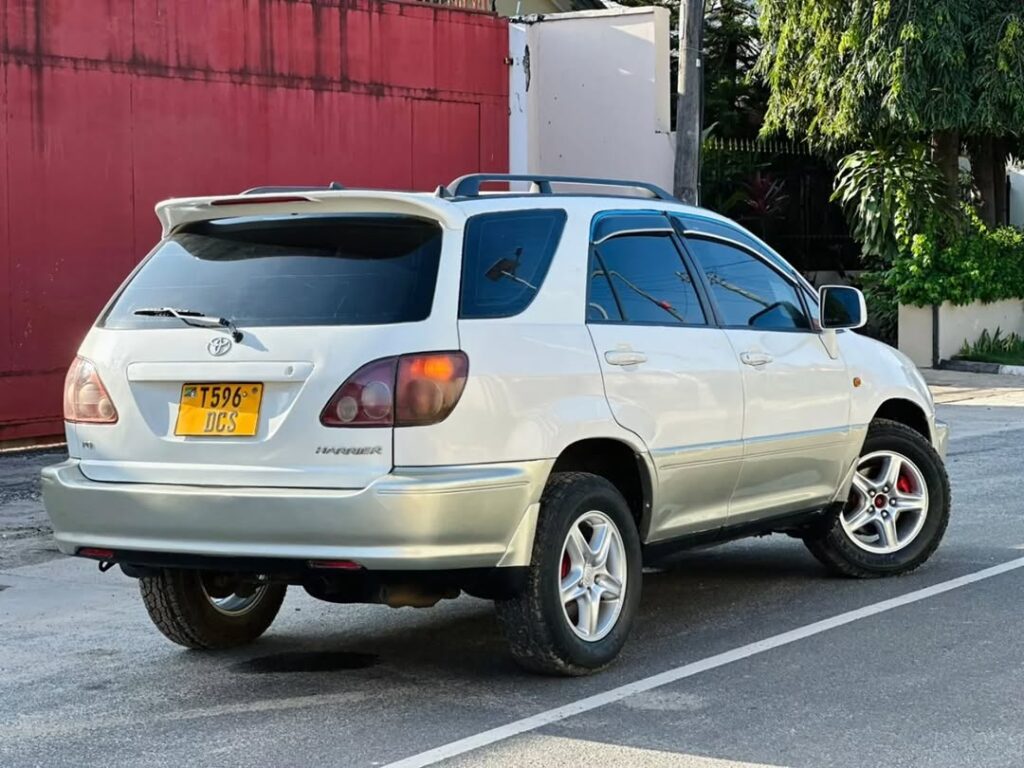 Magari Sokoni Toyota Harrier ya Bei Poa 2001