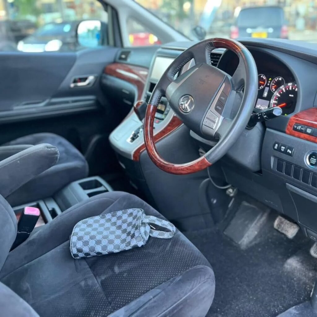 Toyota Vellfire 2010 for Sale in Dar es Salaam