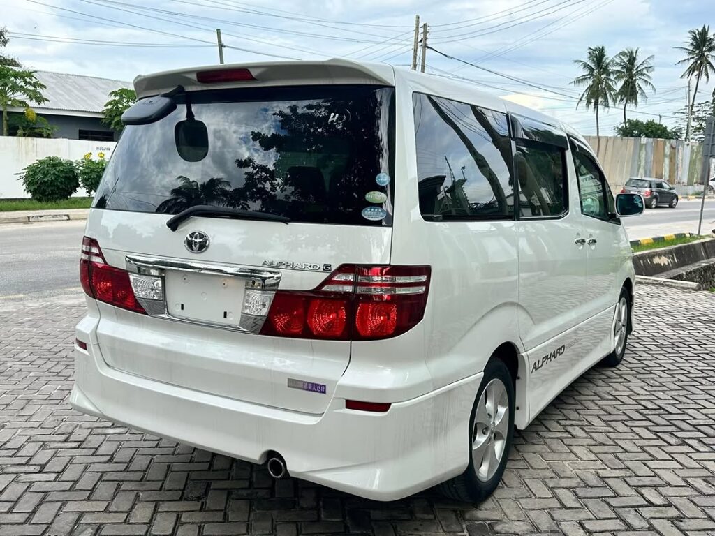Magari Sokoni Toyota Alphard ya Bei Poa 2007