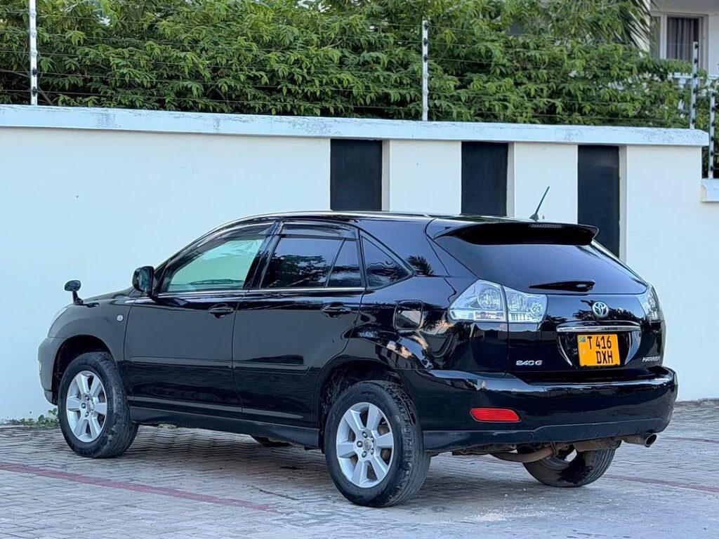 Magari Harrier 2006 lipo Dar es Salaam
