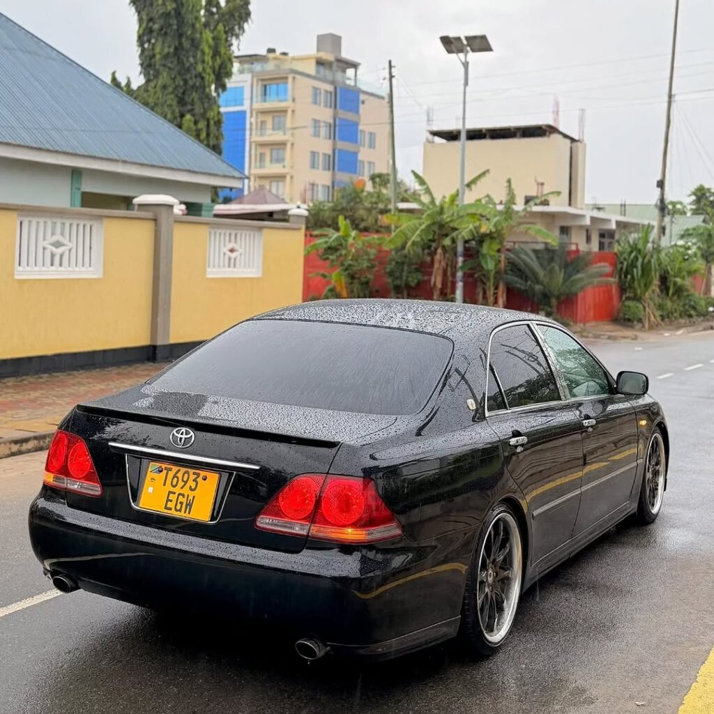 Price Of Toyota Crown 2005 for Sale in Tanzania