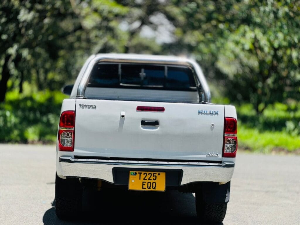 Toyota Hilux 2013 for Sale in Arusha