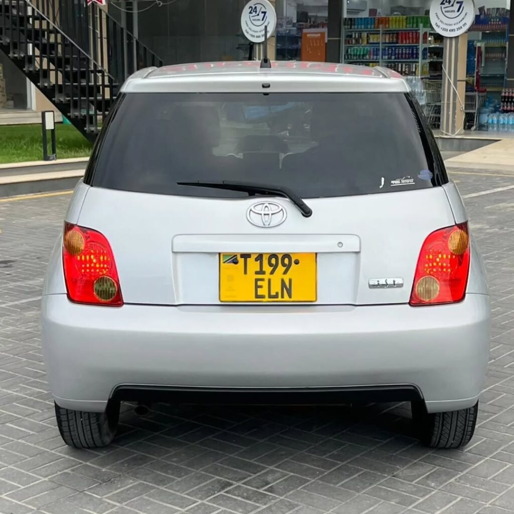 Toyota IST bei poa sokoni Dar es Salaam Tanzania