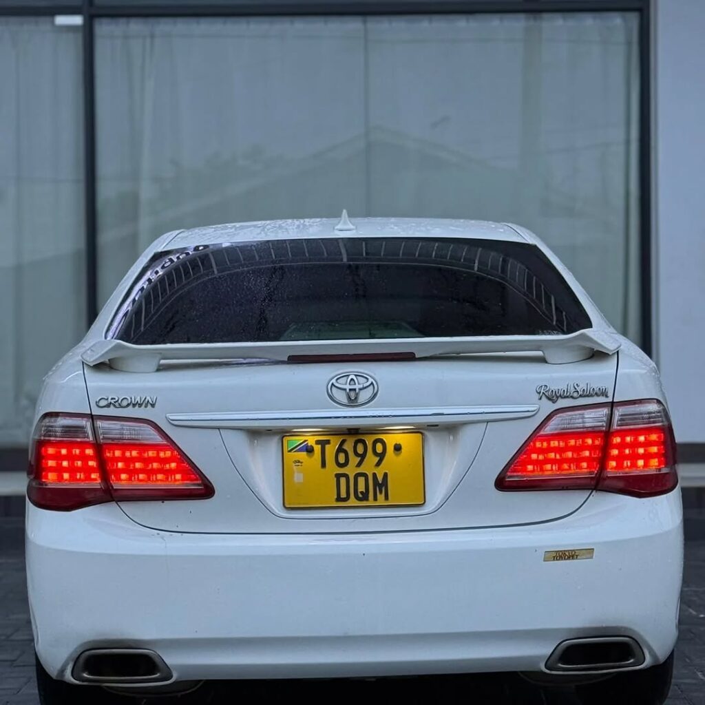 Toyota Crown 2011 Inauzwa Dar es Salaam Tanzania