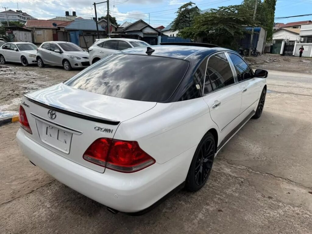 Buy Toyota Crown 2005 for Sale in Dar es Salaam