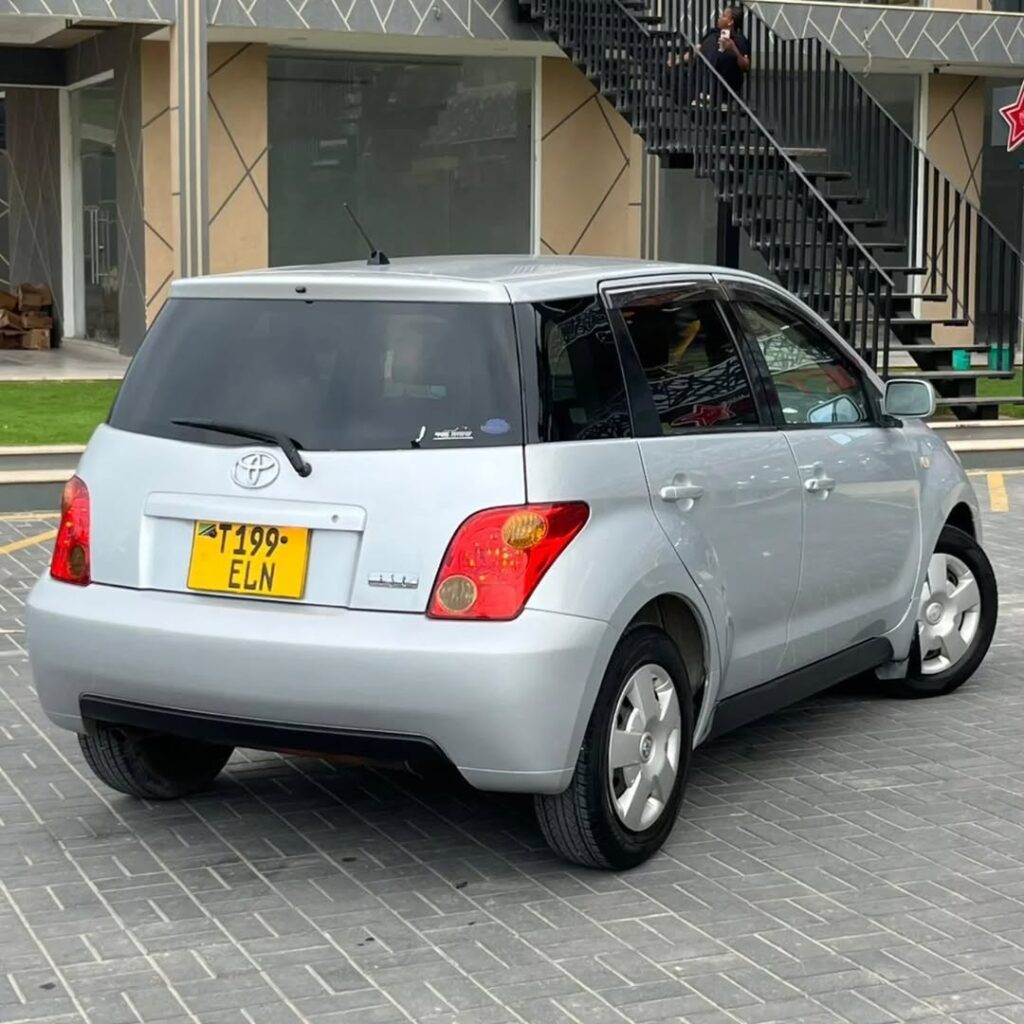 Magari Sokoni Toyota IST ya Bei Poa 2005