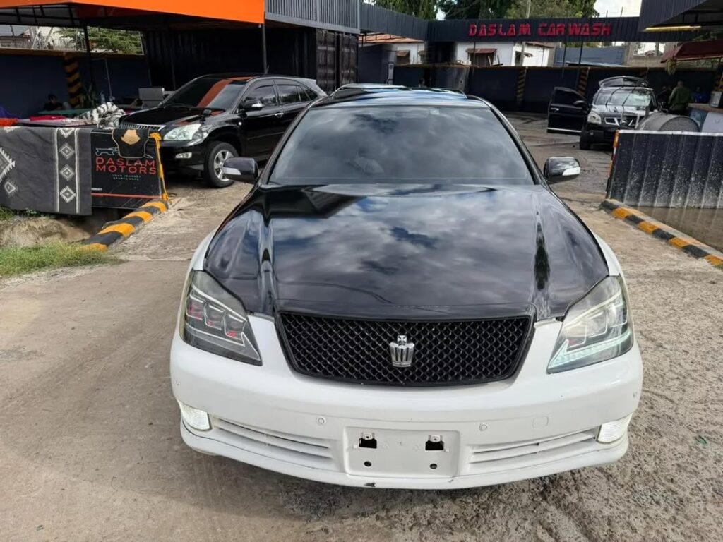 Toyota Crown 2005 for Sale in Dar es Salaam